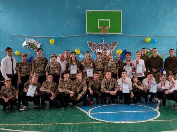 Угледарские школьники присоединились к празднованию Дня Вооруженных сил Украины