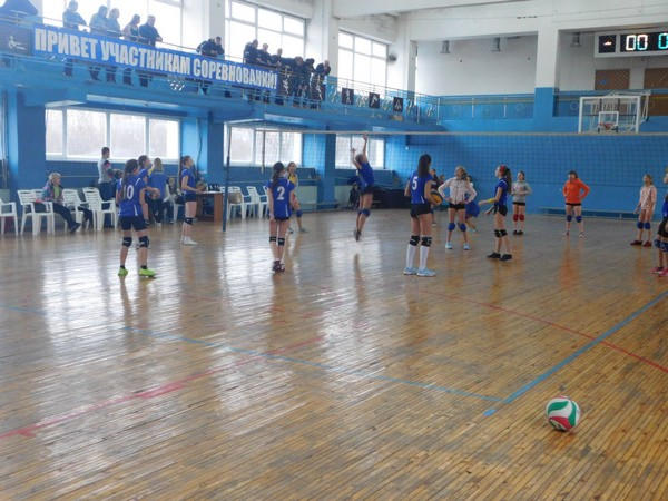 В Курахово прошел ХХ традиционный турнир по волейболу среди девушек