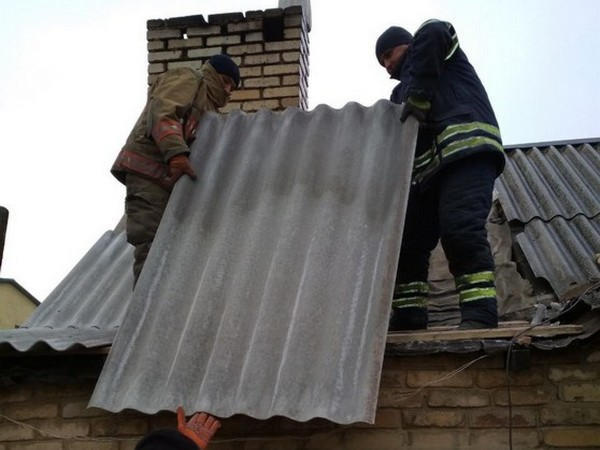 В прифронтовых Марьинке и Красногоровке продолжают восстанавливать разрушенное жилье