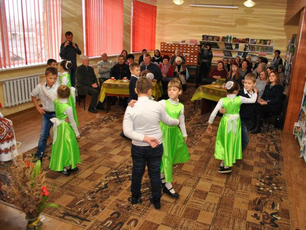 Как в прифронтовой Марьинке отметили Международный день людей с инвалидностью