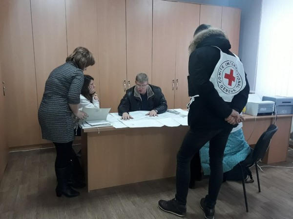 Жители прифронтового села в Марьинском районе лишены питьевого водоснабжения