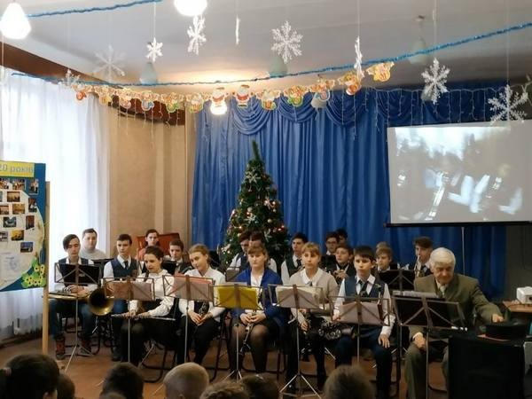 В Марьинском районе народный оркестр отметил свой 20-летний юбилей