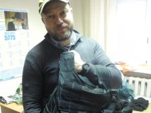 Посетив блок-пост в Марьинке, модельер начал изготавливать дизайнерские бронежилеты для фронта