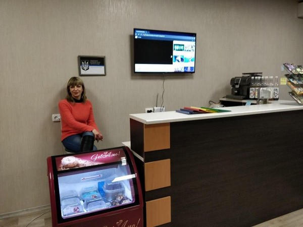 Жители прифронтовой Красногоровки превратили заброшенное помещение в семейное кафе