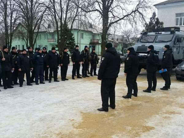 На улицы Курахово вышли усиленные наряды полиции