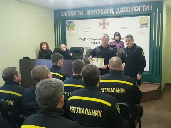 В Курахово спасателям вручили президентские награды