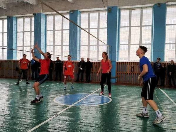 В Угледаре состоялся городской этап соревнований «Школьная волейбольная лига Украины»
