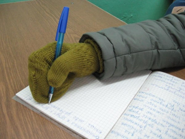 Родители кураховских школьников жалуются на холодные классы в школе