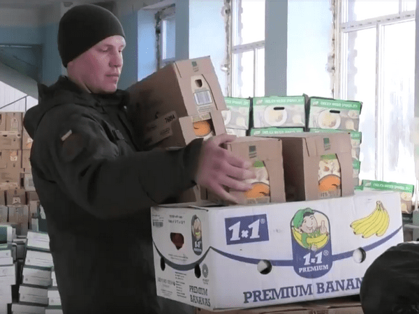 В прифронтовую Марьинку прибыла гуманитарная помощь из Латвии
