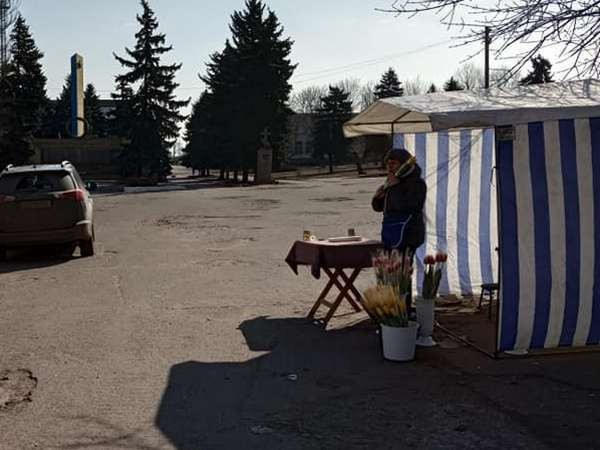 Сколько стоят цветы в прифронтовой Марьинке накануне 8 Марта