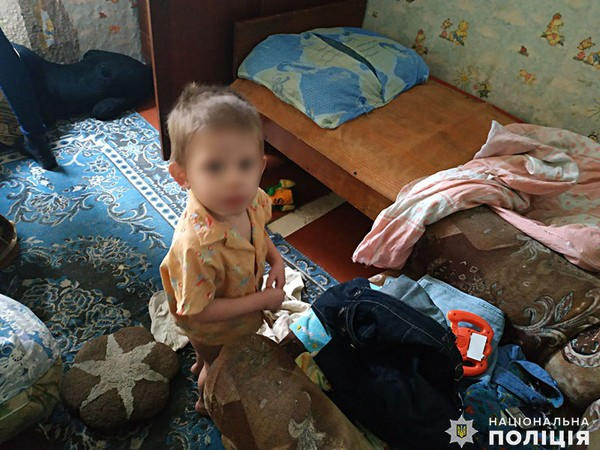 Полицейские Марьинского района показали, в каких условиях живут дети в «проблемных» семьях