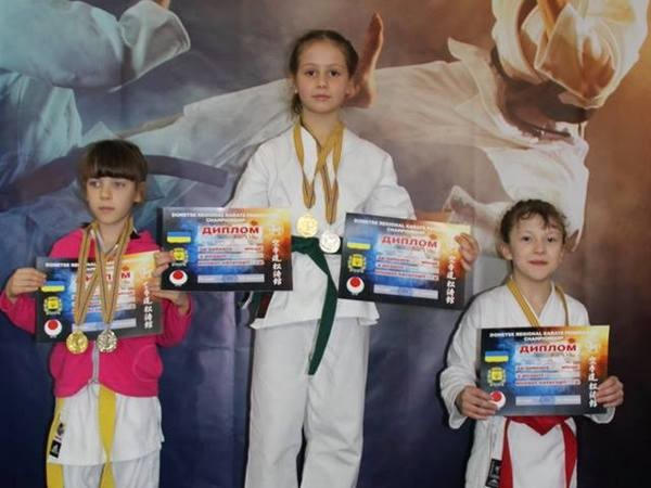 Марьинский район победил в открытом чемпионате Донецкой области по каратэ