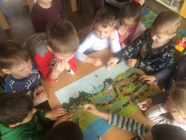 В Угледаре спасатели учат детей правилам поведения в чрезвычайных ситуациях