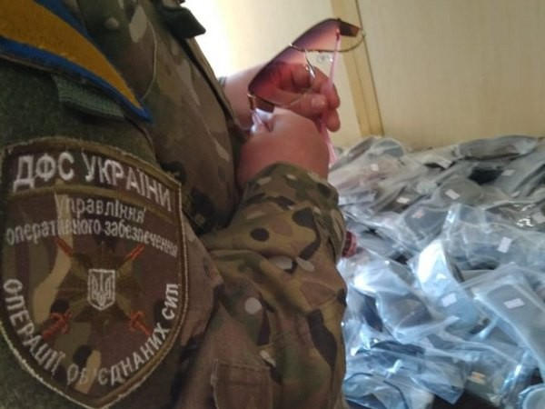 Благодаря бдительности на КПВВ «Марьинка», жители «ДНР» остались без очков