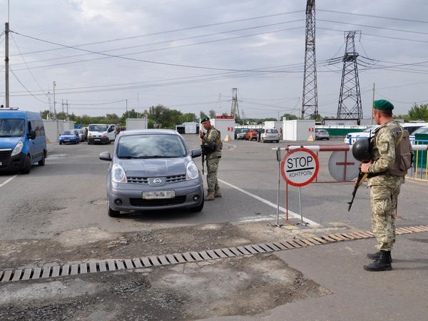 Через КПВВ «Марьинка» пытались вывезти из «ДНР» партию автозапчастей