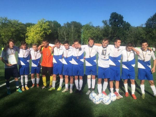 Футбольная команда из Угледара стала бронзовым призером чемпионата Донецкой области