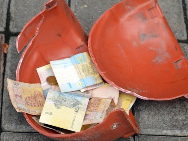 В Угледаре жены шахтеров бьют тревогу из-за невыплаты зарплаты горнякам