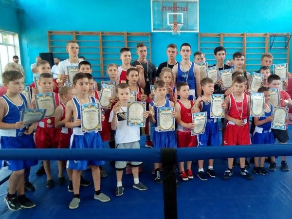 Боксеры Марьинского района собрали урожай медалей на областном турнире