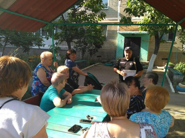Угледарские полицейские пытаются быть ближе к народу