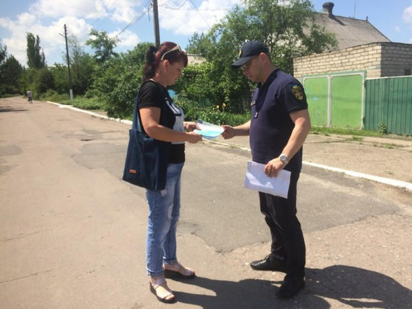 Жителям Марьинского района рассказали, как вести себя в лесу