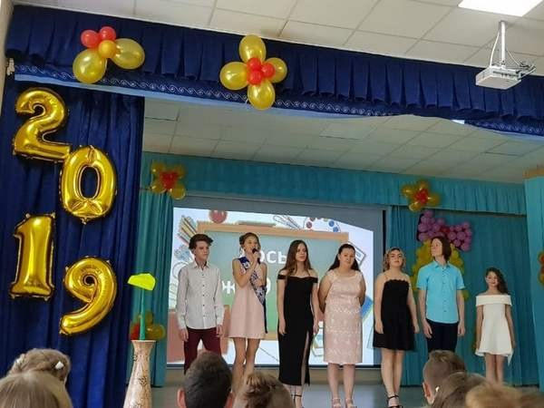 В Угледаре прошел незабываемый выпускной вечер для учащихся девятых классов