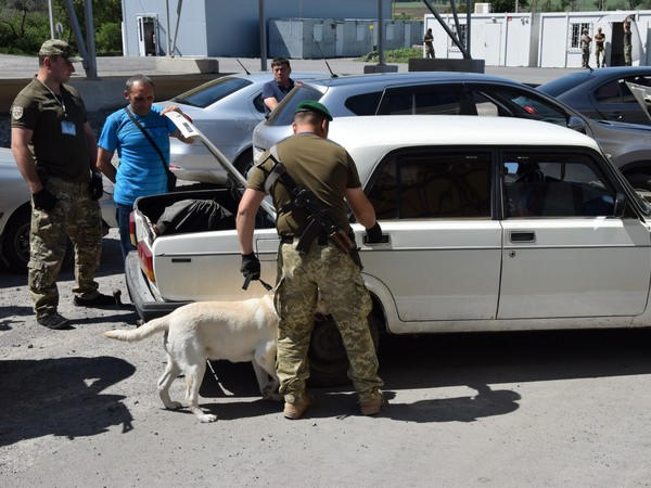 На КПВВ «Марьинка» изъяли крупную партию контрабанды