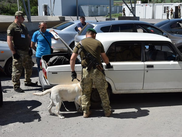 Через КПВВ «Марьинка» пытались провезти контрабанду