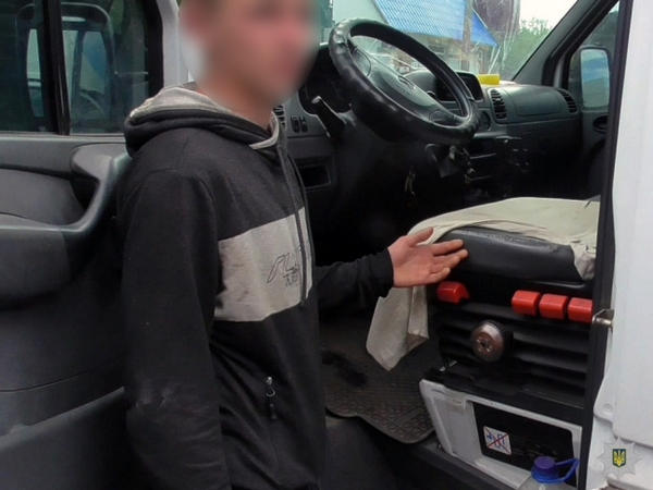 Житель Марьинского района обокрал своего начальника