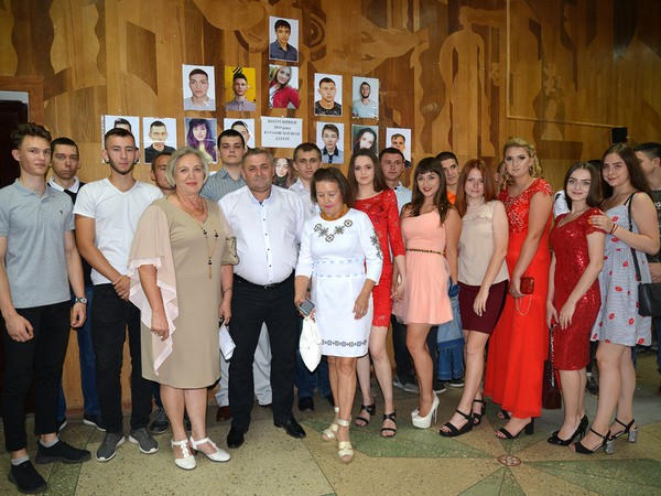 В Кураховском филиале Приднепровского техникума прошел выпускной вечер