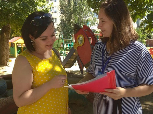В Курахово желающих работать ищут на улицах города