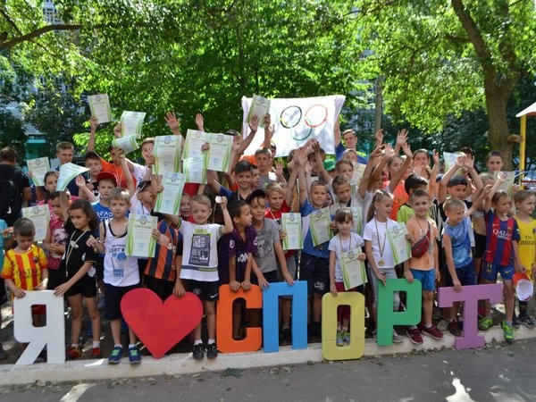 В Угледаре прошел традиционный легкоатлетический пробег