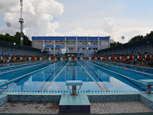 Уникальный бассейн в Курахово открылся для посетителей