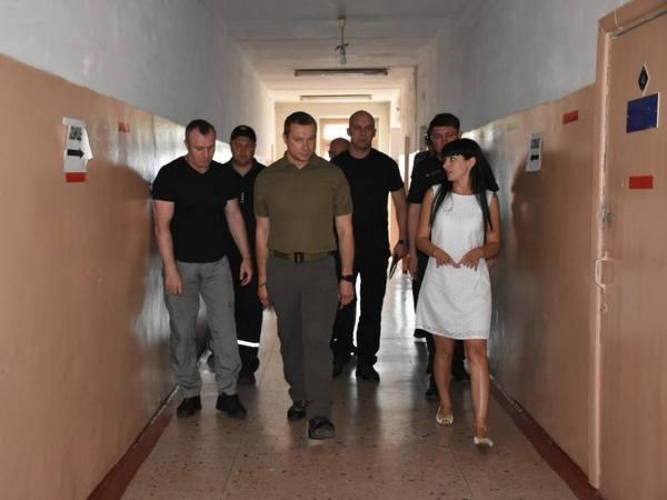 Новый глава Донетчины проинспектировал прифронтовые школы в Марьинке и Красногоровке