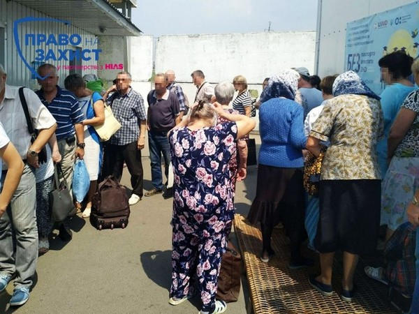 «ДНР» искусственно создает огромные очереди на КПВВ «Марьинка»