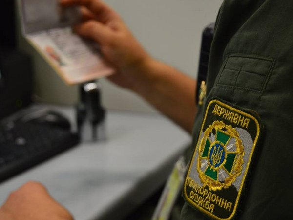 Через КПВВ «Марьинка» пытались по поддельным документам провезти в «ДНР» двоих детей