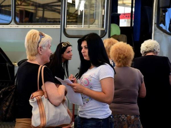 Люди, пересекающие КПВВ «Марьинка», рассказали, что думают о пограничниках