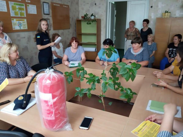 В Курахово проверяют безопасность школ