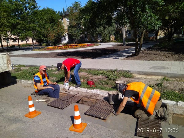 Коммунальные службы наводят порядок в Курахово
