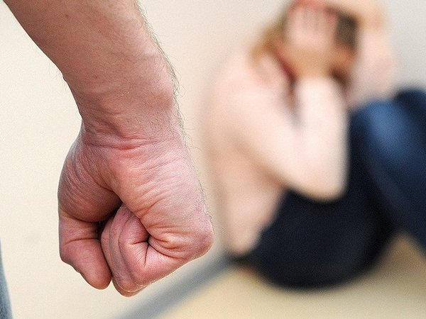 В Марьинском районе работает мобильная бригада социально-психологической помощи жертвам домашнего насилия