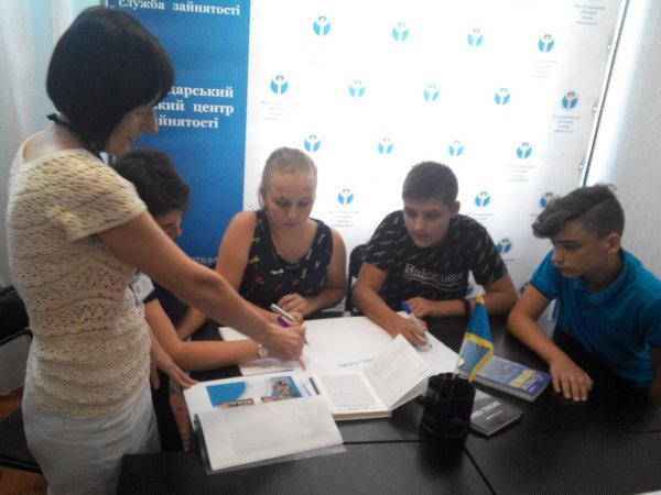 Юных жителей Угледара учат основам бизнеса