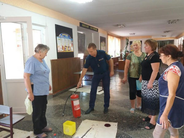 Педагогам прифронтовой Марьинки напомнили правила безопасности