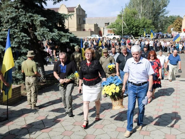 В прифронтовой Марьинке отметили День освобождения Донбасса