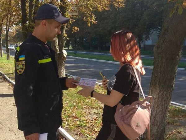 Жителям прифронтовой Марьинки напомнили об опасности взрывоопасных предметов