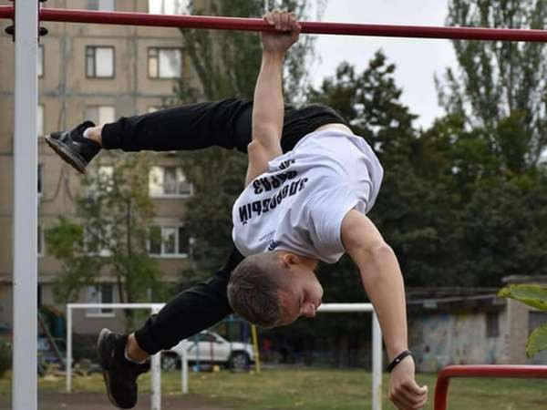 В Угледаре прошли яркие показательные выступления по Street Workout