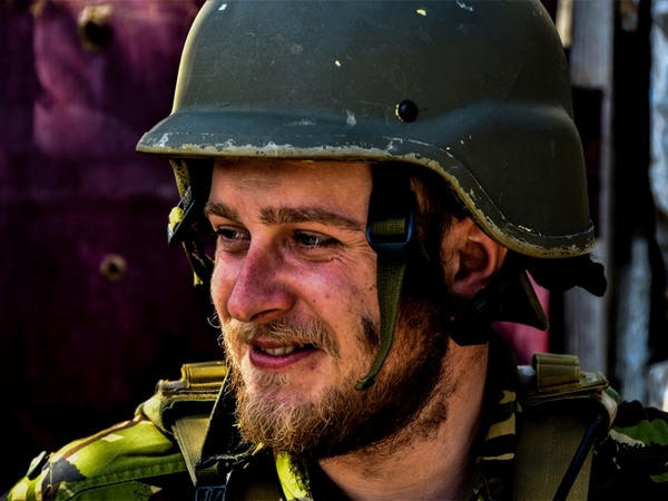 Полуразрушенный дом в прифронтовой Марьинке превратился в штаб командира роты