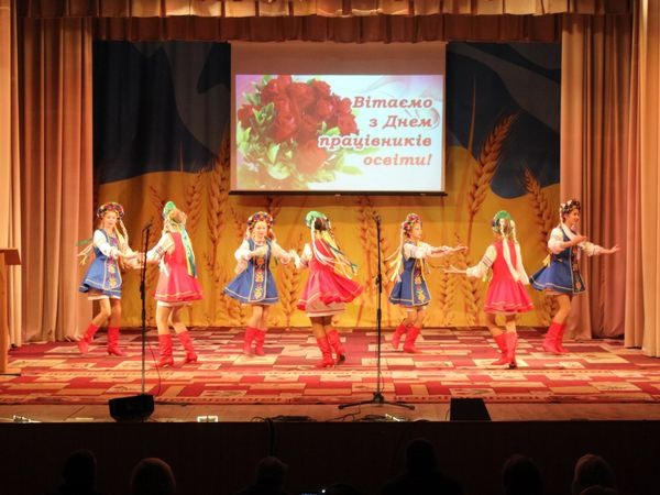 Педагогов Великоновоселковского района поздравили с Днем учителя