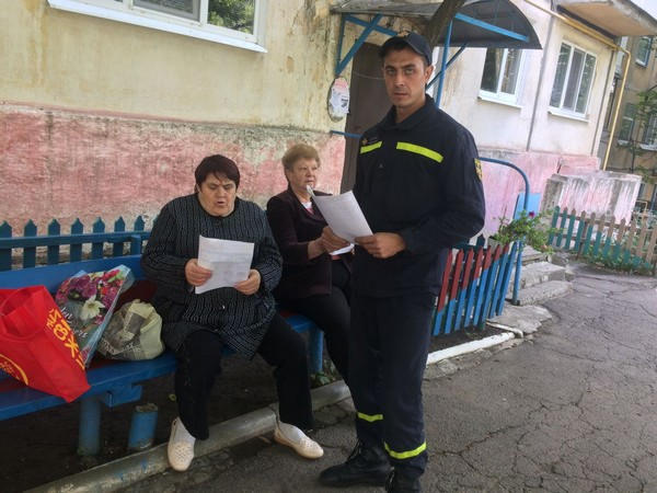 Жителям угледарских многоэтажек напомнили о безопасности