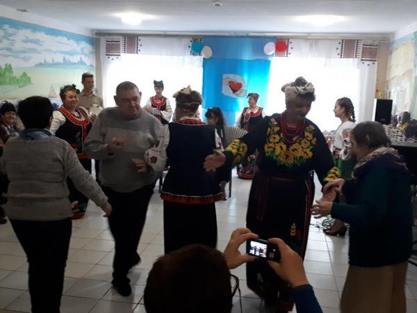 В Великой Новоселке устроили праздник для пожилых людей