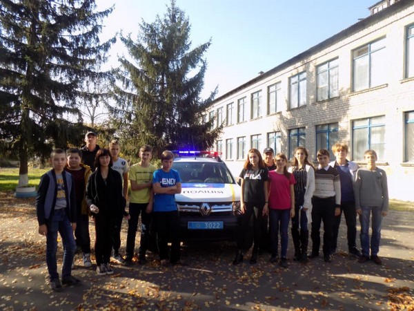 Школьникам Великоновоселковского района напомнили правила поведения на дороге