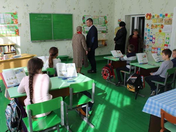 Глава Великоновоселковского района проинспектировал учебные заведения района